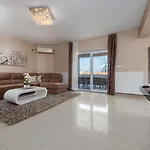 Villa House Karla *