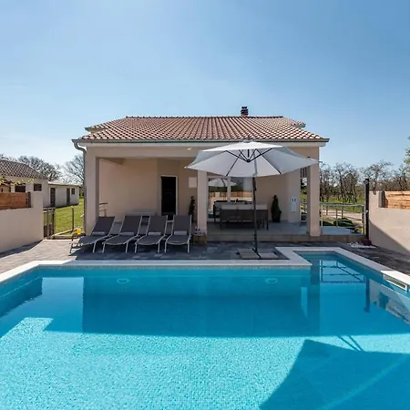 House Karla فيلة زادار