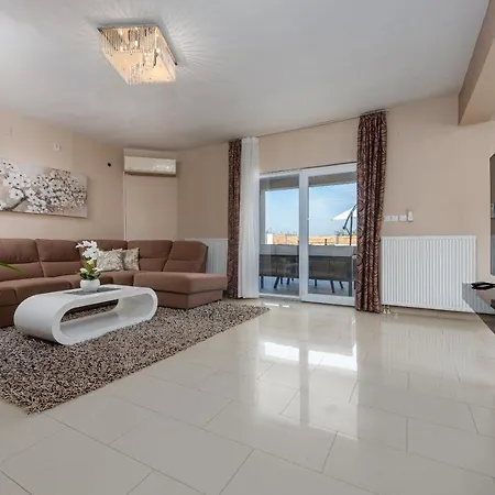 فيلة House Karla *