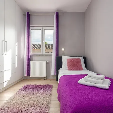 House Karla فيلة