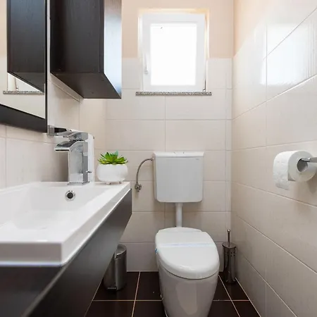 House Karla فيلة *