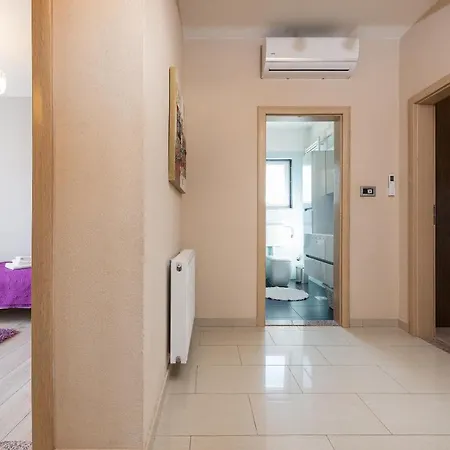 House Karla فيلة