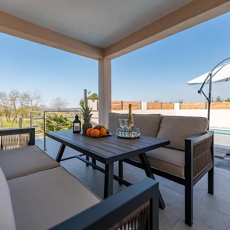 House Karla 扎达尔