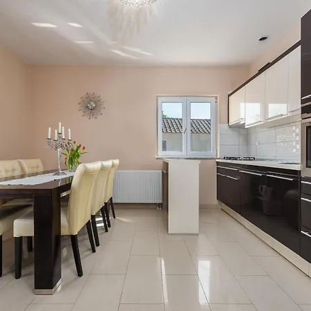 Вілла House Karla