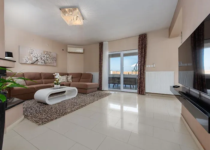 Вілла House Karla *