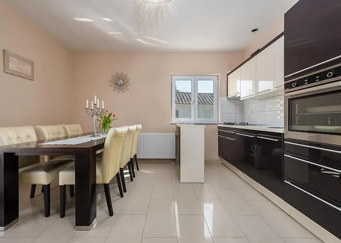 Вілла House Karla